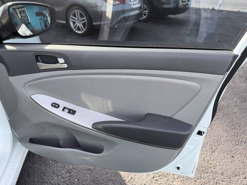 2017 Hyundai Accent SE