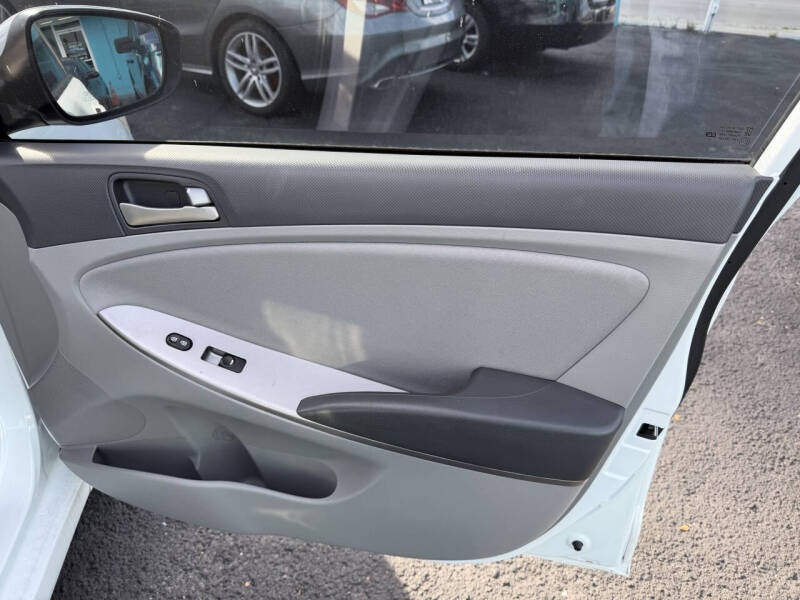 2017 Hyundai Accent SE