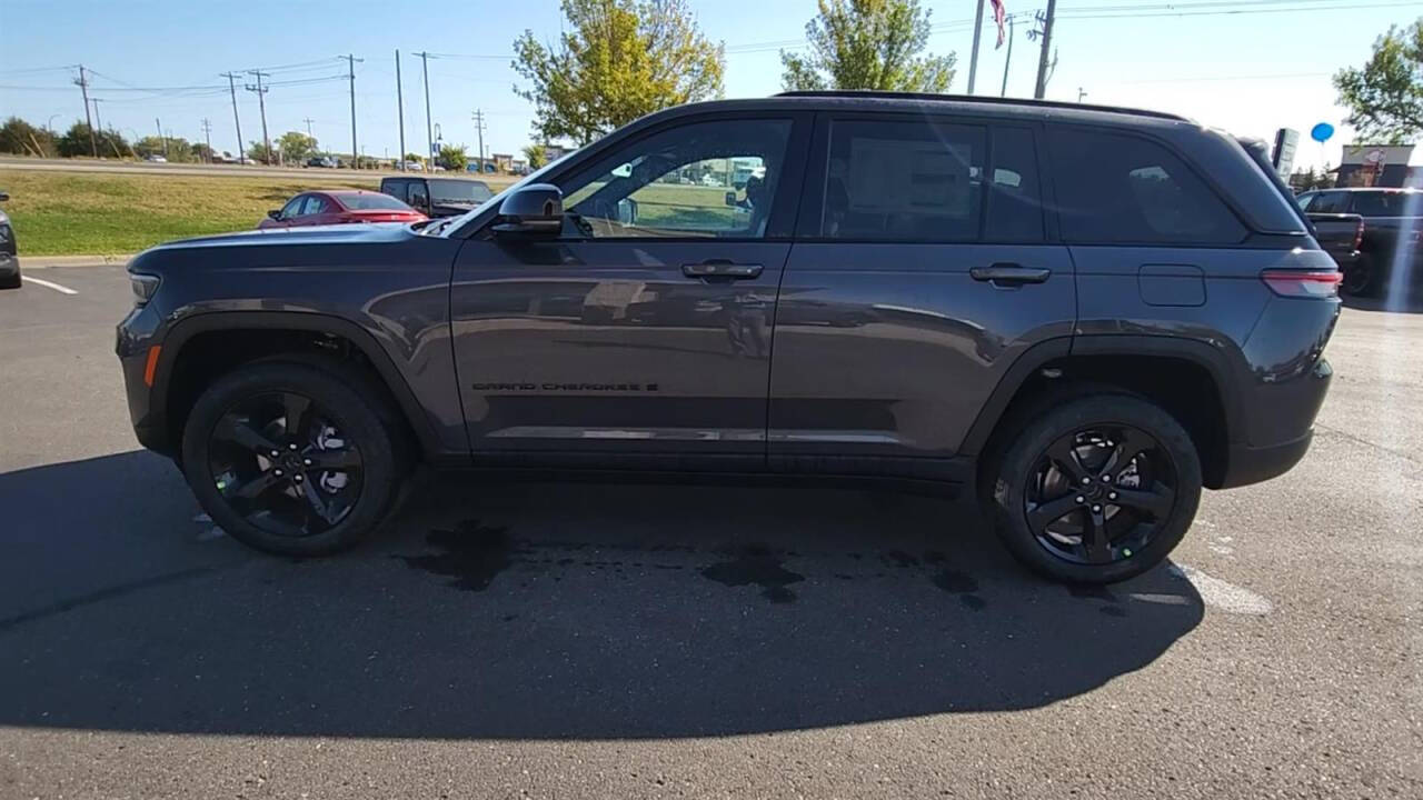 2025 Jeep Grand Cherokee for sale at Victoria Auto Sales in Victoria, MN