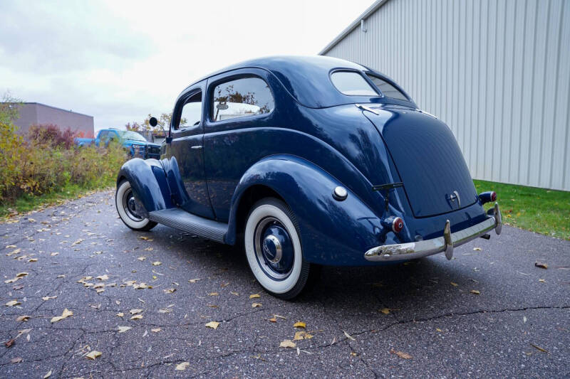 1937 Ford Deluxe