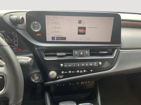 2023 Lexus ES 300h Luxury