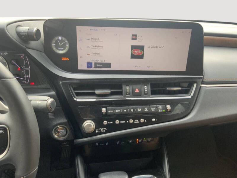 2023 Lexus ES 300h Luxury