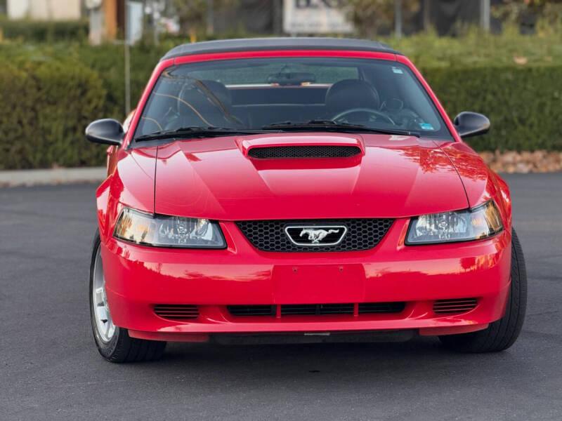 2004 Ford Mustang Deluxe