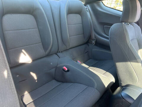 2017 Ford Mustang V6