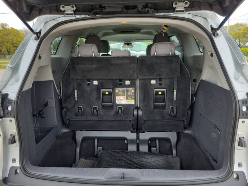 2022 Toyota Sienna LE 8-Passenger