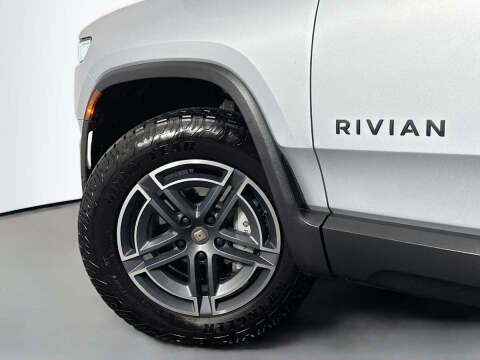 2025 Rivian R1S