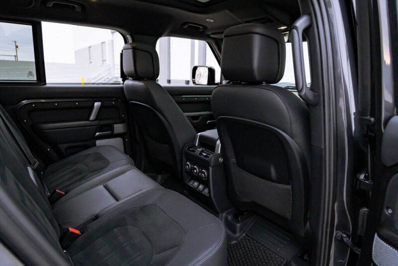 2024 Land Rover Defender 130 V8 P500