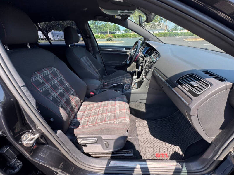 2021 Volkswagen Golf GTI SE