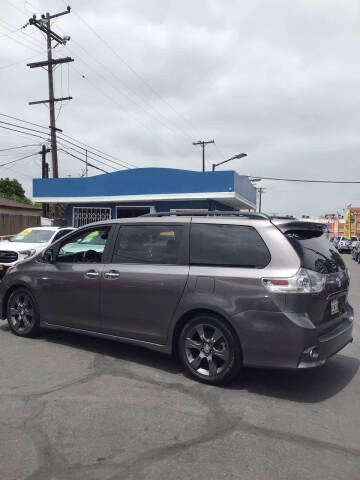 2016 Toyota Sienna SE Premium 8-Passenger