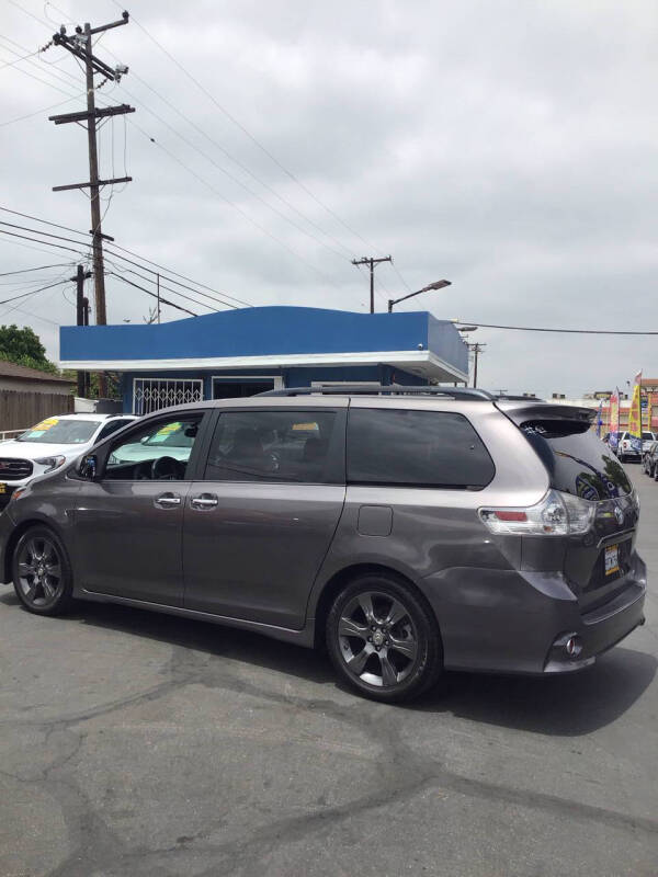 2016 Toyota Sienna SE Premium 8-Passenger