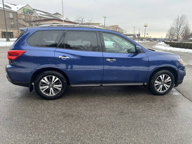 2017 Nissan Pathfinder SL