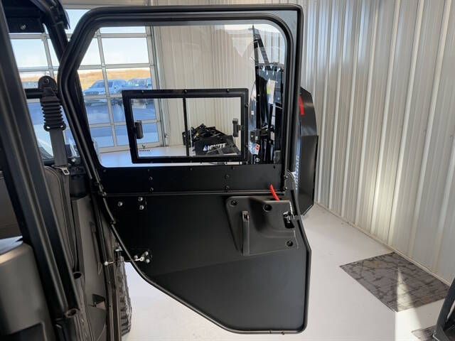 2025 Segway UT10 CREW