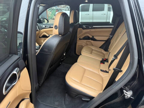 2018 Porsche Cayenne Platinum Edition