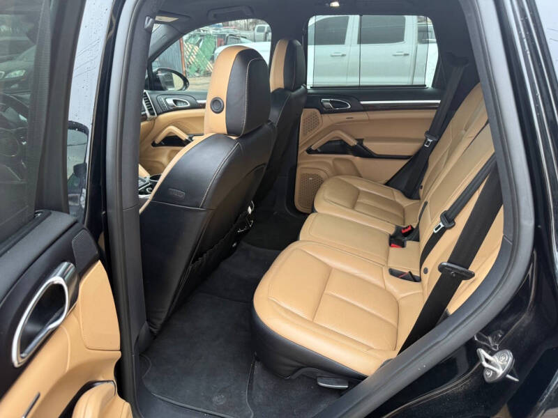 2018 Porsche Cayenne Platinum Edition