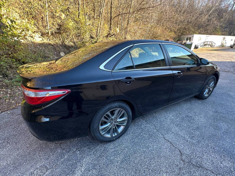 2017 Toyota Camry SE photo 37