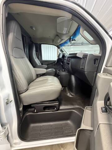 2023 GMC Savana 2500