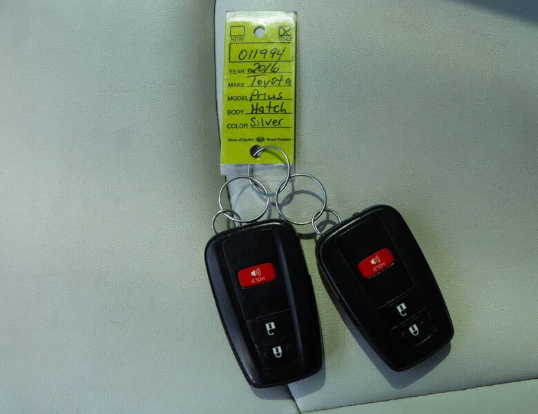 2016 Toyota Prius Three Touring