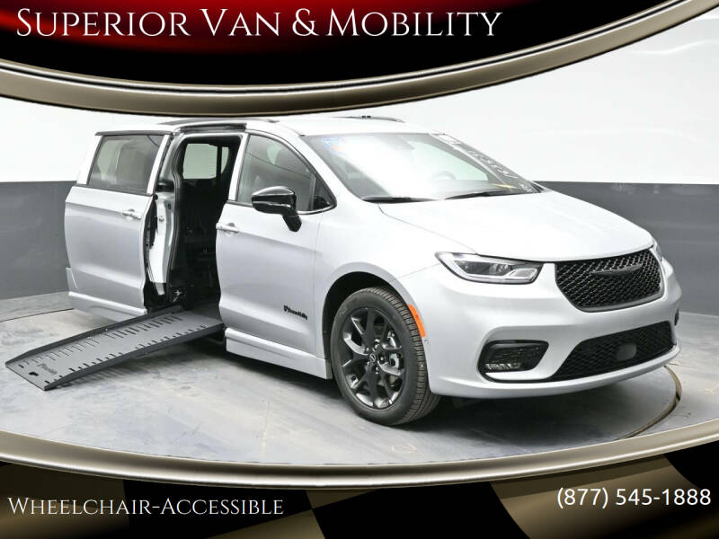 2026 Chrysler Pacifica Select