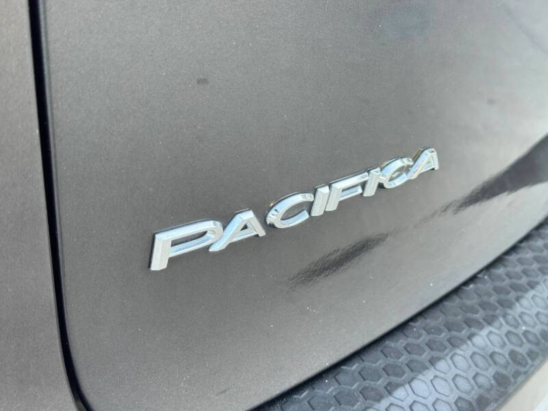 2017 Chrysler Pacifica Touring-L Plus