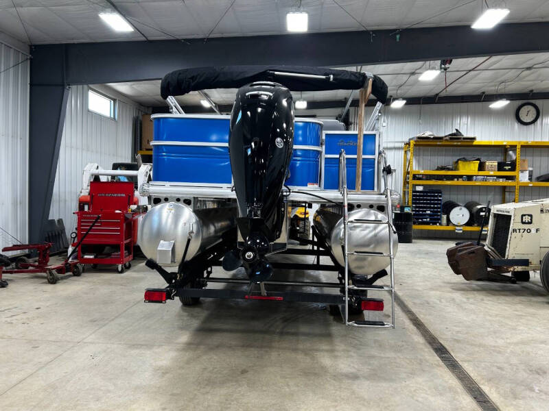 2026 Sun Tracker PARTY BARGE 18 FT PARTY