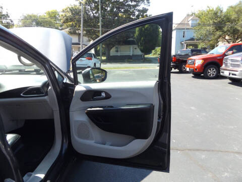 2017 Chrysler Pacifica Touring-L