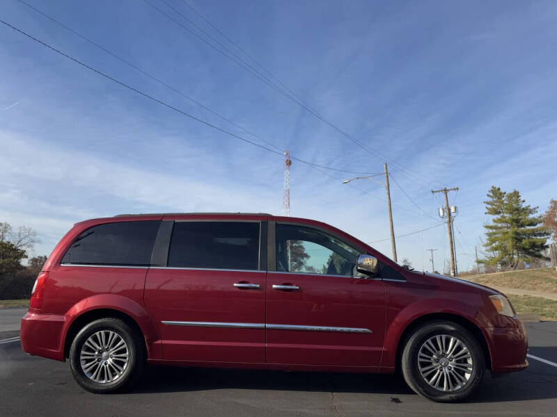 2014 Chrysler Town and Country Touring-L