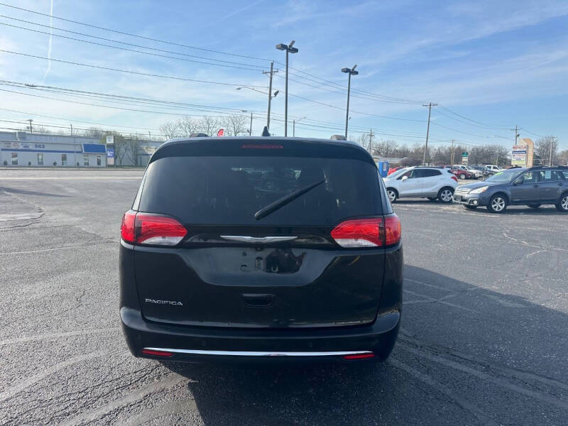 2017 Chrysler Pacifica Touring-L