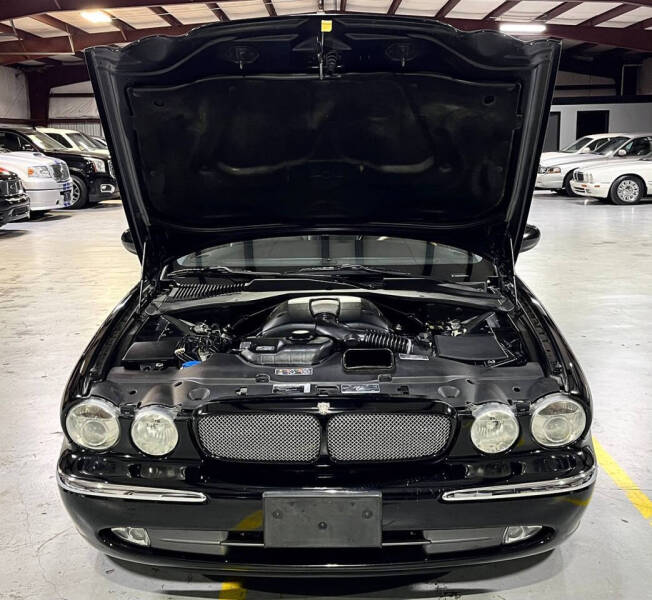 2004 Jaguar XJR
