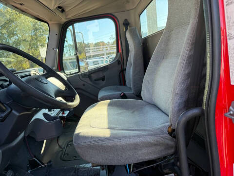 2010 Freightliner M2 106