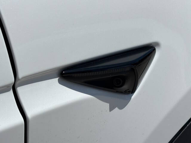 2022 Tesla Model X 23
