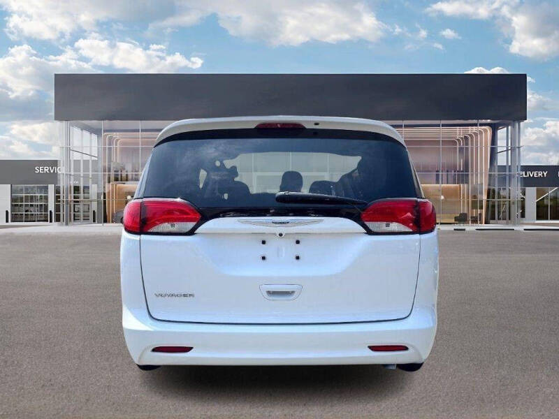 2020 Chrysler Voyager L