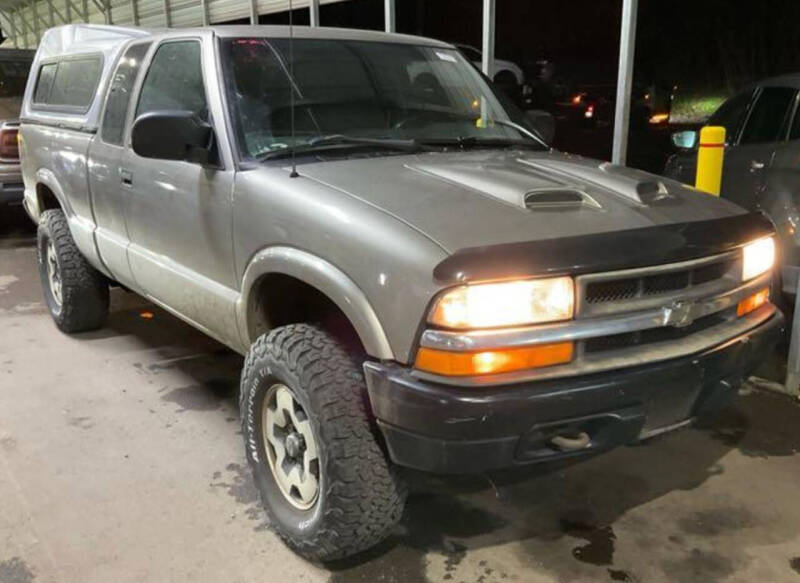 2000 Chevrolet S-10 LS