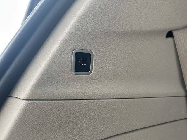2024 Chrysler Pacifica Touring L - Photo 17