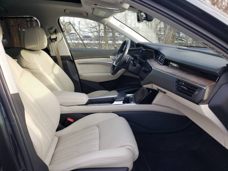 2019 Audi e-tron quattro Prestige