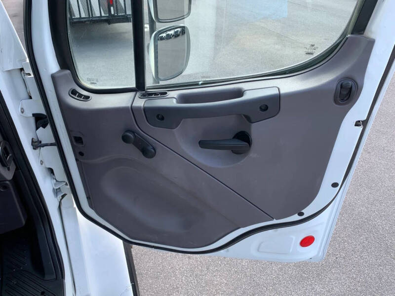 2015 Freightliner M2 106