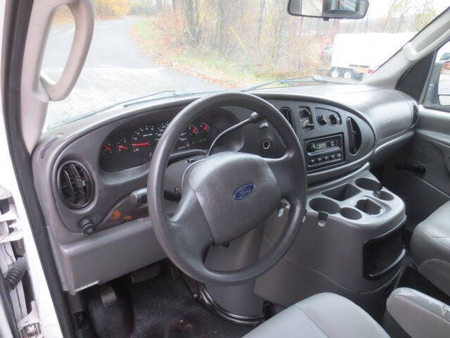 2004 Ford E-Series E-350 SD