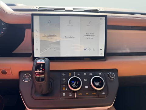 2025 Land Rover Defender 130 P400 X-Dynamic SE