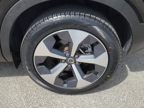 2023 Volvo XC40 B5 Plus Bright Theme