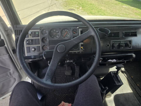 2000 Freightliner FL60