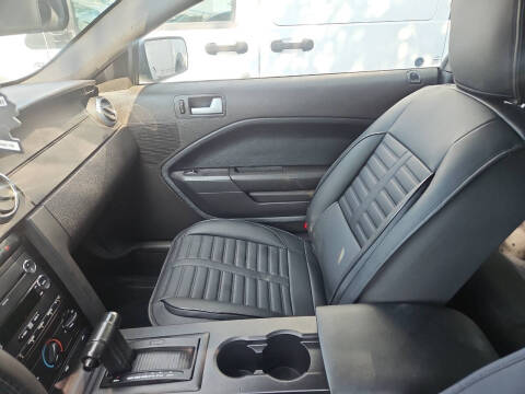 2008 Ford Mustang V6 Deluxe