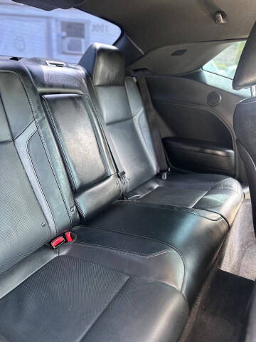 2015 Dodge Challenger SXT Plus