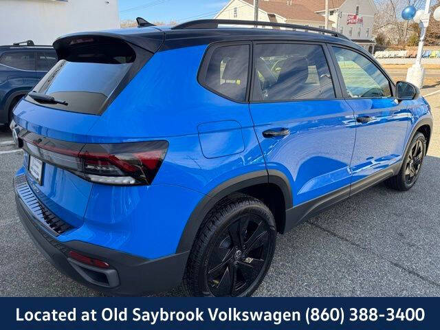 2025 Volkswagen Taos SE Black