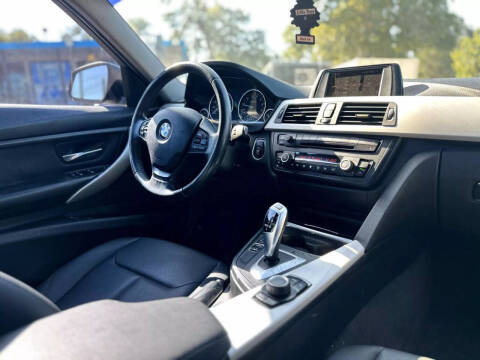 2013 BMW 3 Series 320i