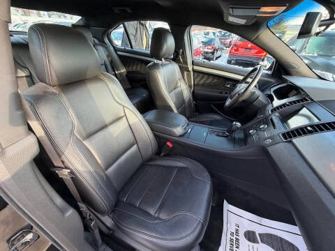 2017 Ford Taurus SEL