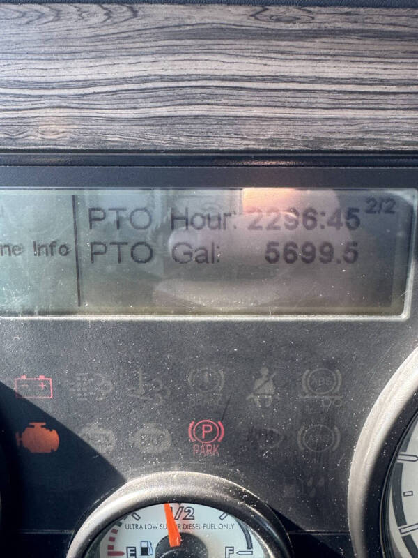2017 Freightliner 122SD