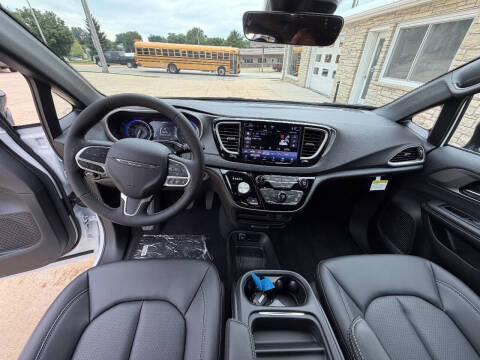 2027 Chrysler Pacifica LX