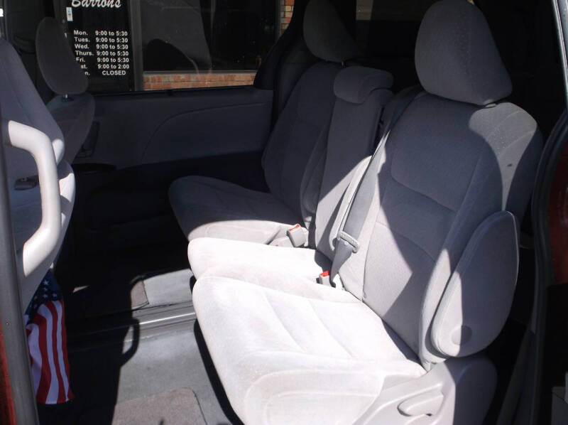 2017 Toyota Sienna LE 8-Passenger