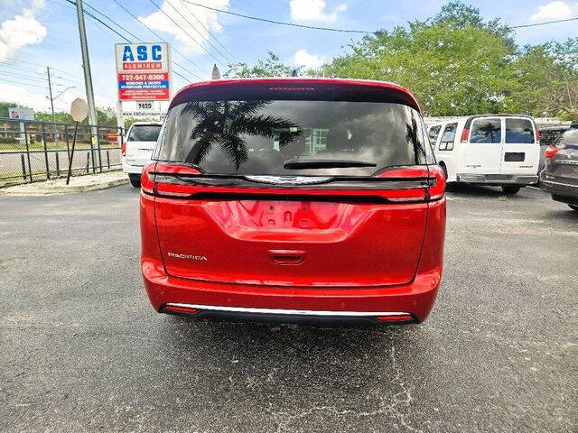 2025 Chrysler Pacifica Select