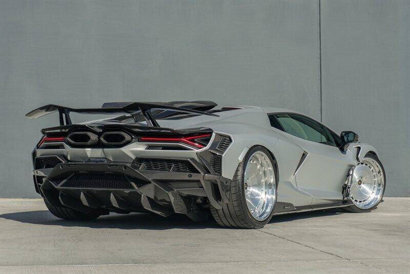 2024 Lamborghini Revuelto