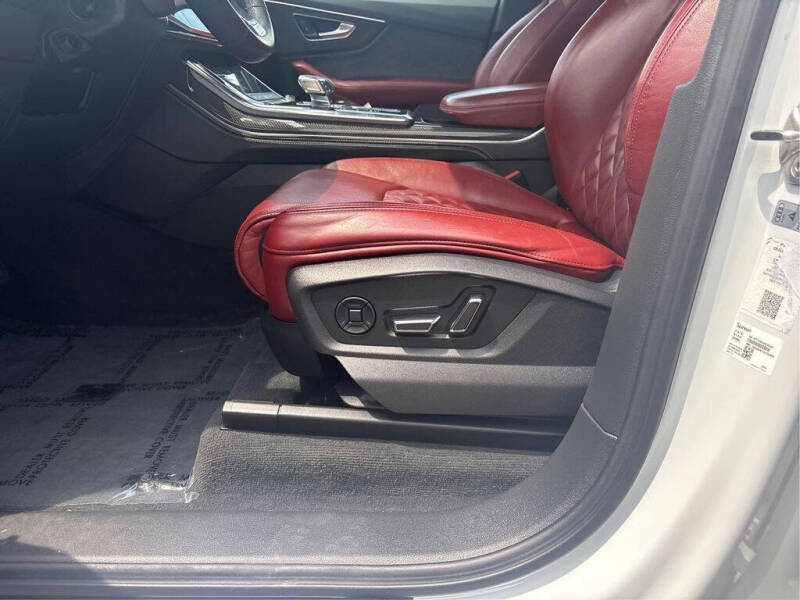 2022 Audi SQ7 4.0T quattro Premium Plus